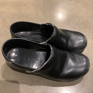 Dansko clogs size 38 narrow